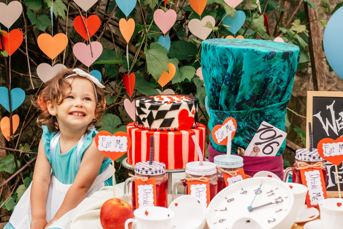 Alice in Wonderland Party Decorating Ideas