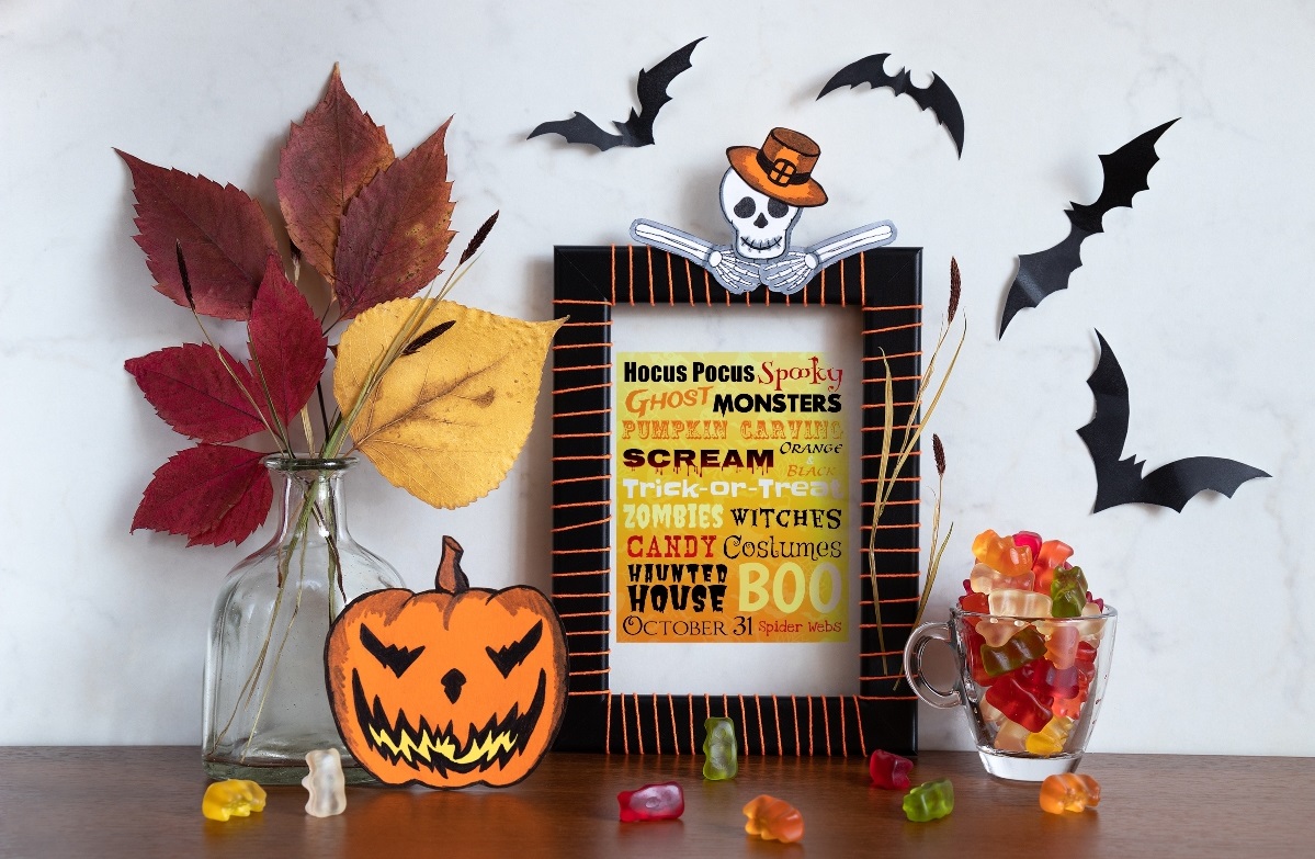 14 Halloween Wall Decor Ideas For a Haunted House Touch!