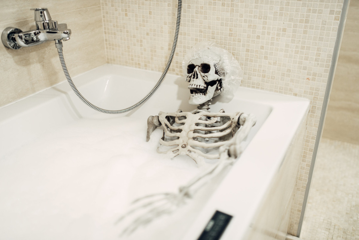 Skeleton Bathroom Halloween Decoration