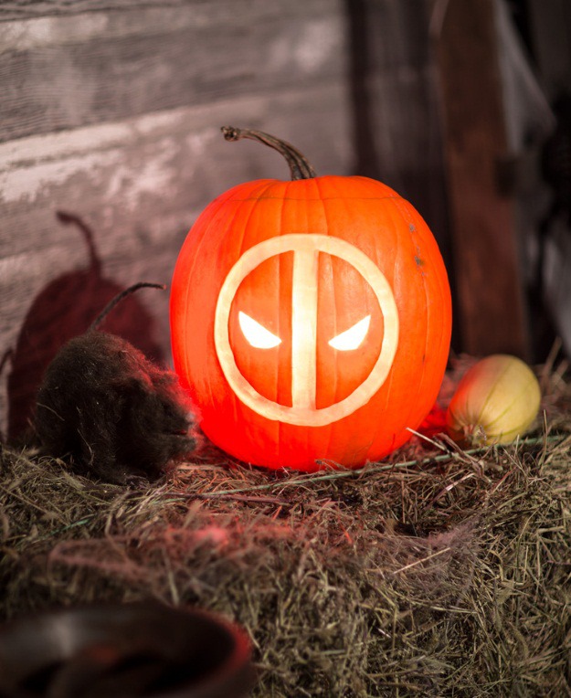 Deadpool logo pumpkin