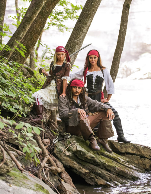 A Pirate Family That Sails Together Stays Together! Costumes A Pirate Family That Sails Together Stays Together! Costumes