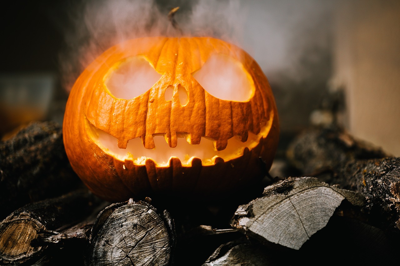 Halloween Pumpkin Jack-o-Lantern Carving