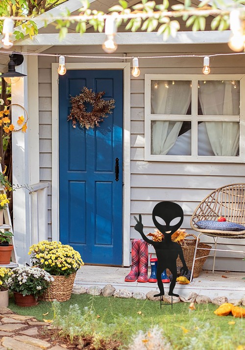 Come in Peace Alien Lawn Decoration
