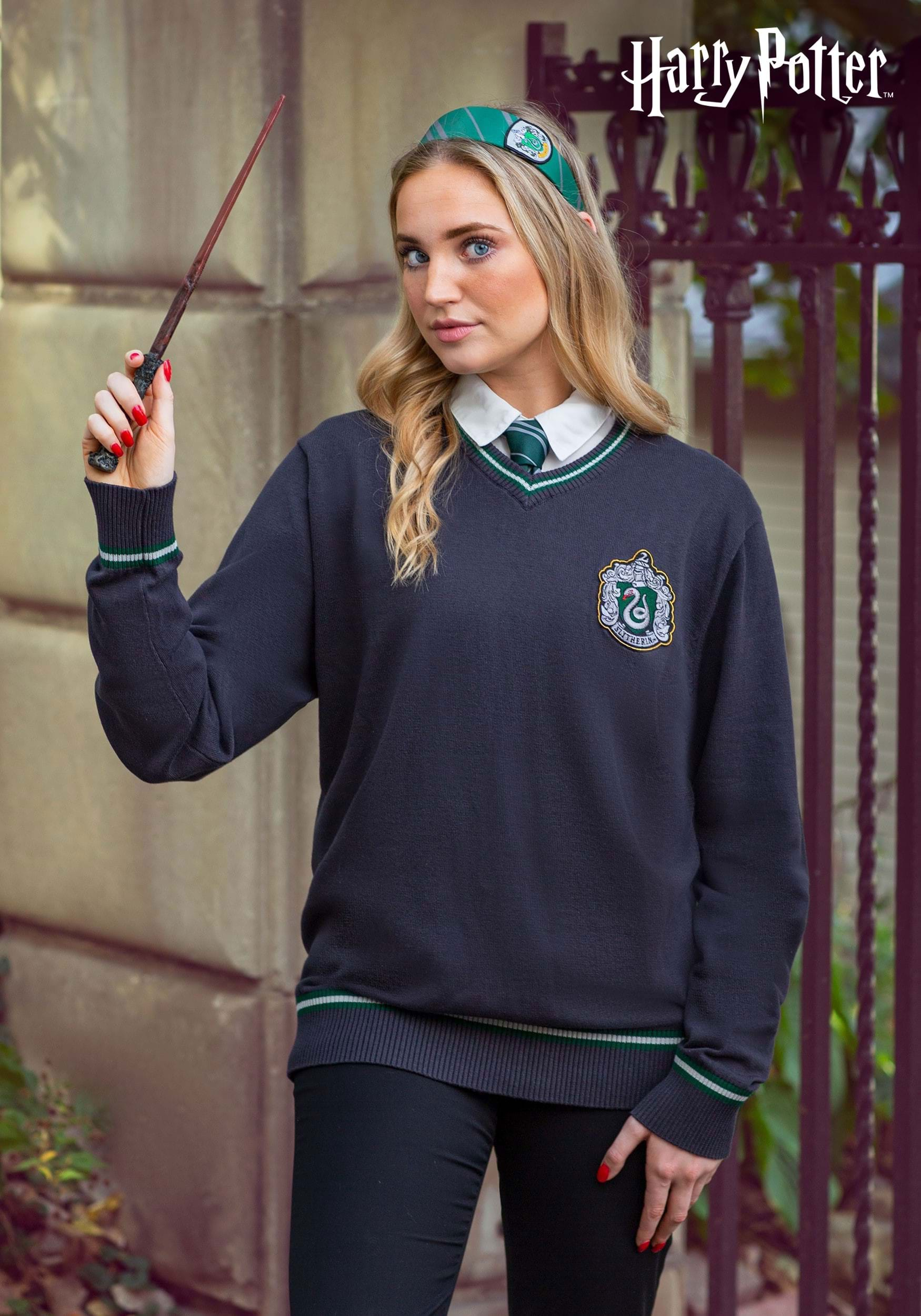 Harry Potter Slytherin Halloween Costume and Makeup Look