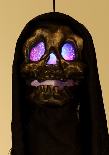 Hanging Color Changing LED Skull Halloween Prop | Hanging Decorations