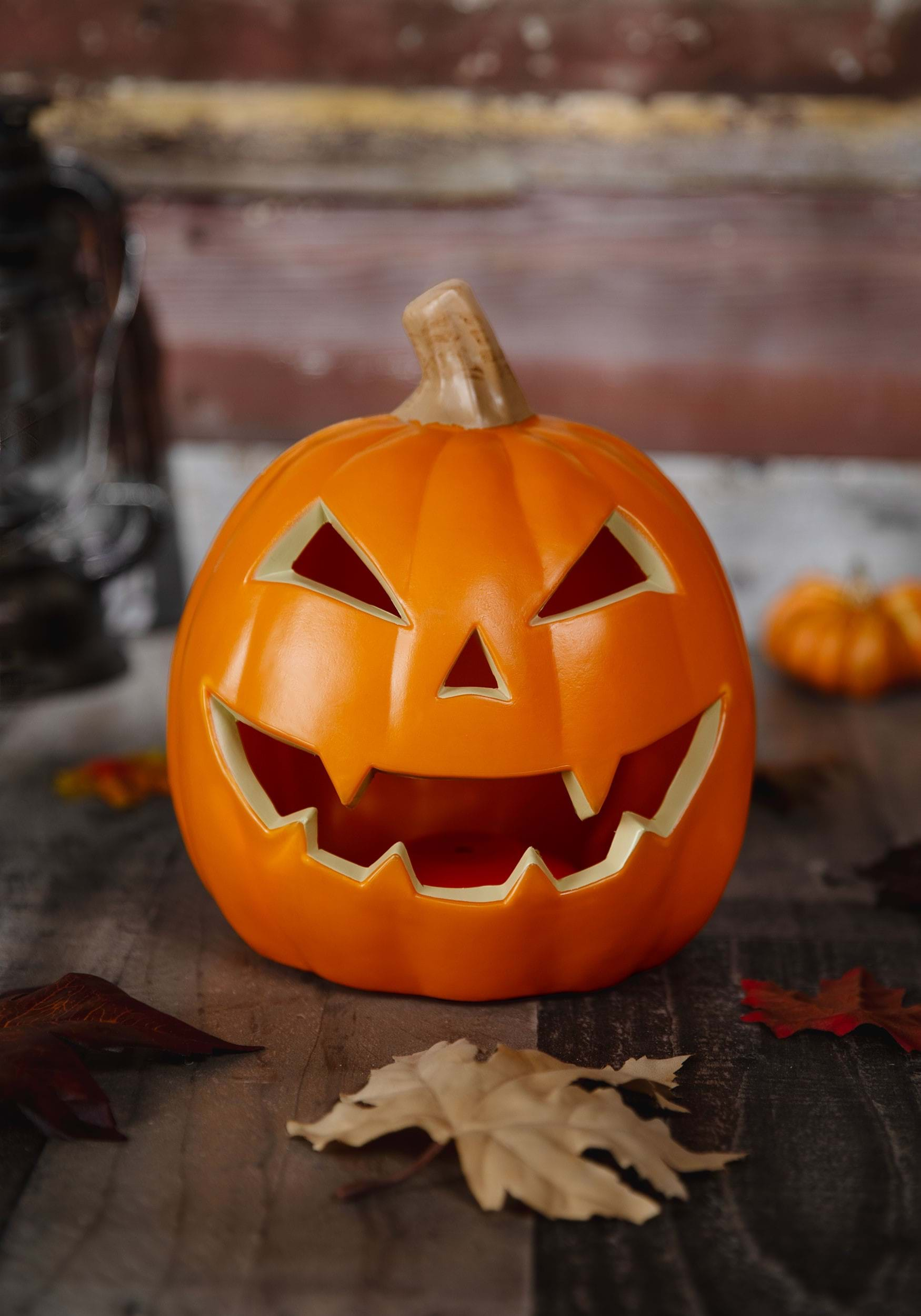 VIDEO, Jack-o'-lanterns light up the night, Features