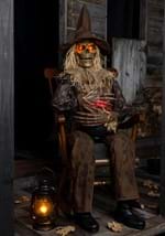 Swiping Scully the Seated Scarecrow Animatronic De Alt 1