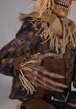 Swiping Scully the Seated Scarecrow Animatronic De Alt 4