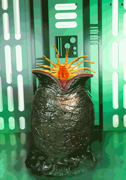 3FT Hatching Ovomorph Alien Animatronic Decoration