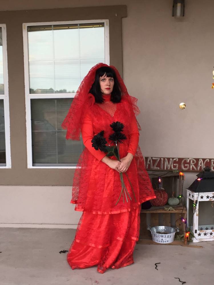 Halloween Lydia Deetz veil costume idea. Halloween party Veil 3-tier red 