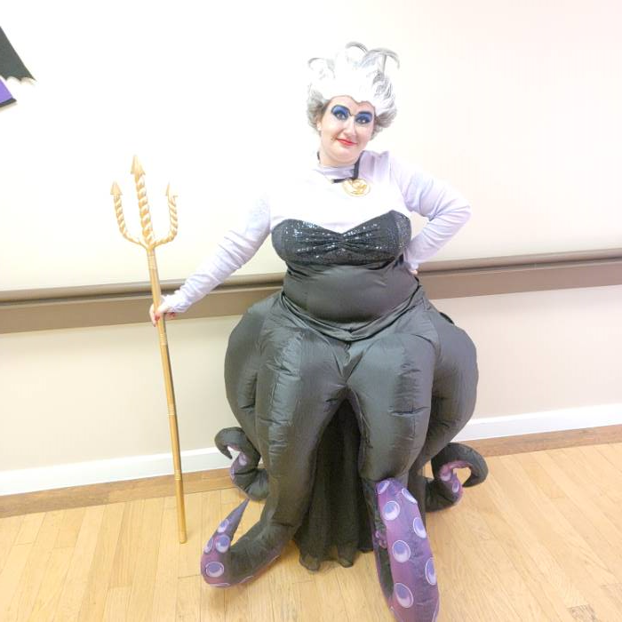 Ursula Costume Plus Size, Spread out the tulle (or add more) so that it is  even up to the clothespin line.